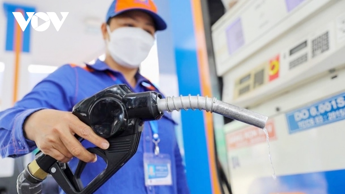 Petrol prices rise by over VND1,000 per litre in latest adjustment